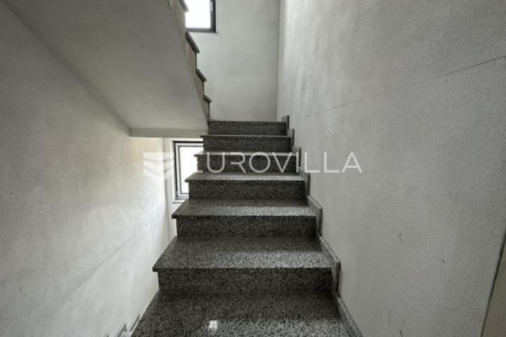 Medulin, četverosoban stan na atraktivnoj lokaciji, neto korisna površina 145 m² s 2 parkirna mjesta