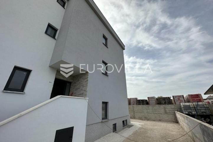 Medulin, četverosoban stan na atraktivnoj lokaciji, neto korisna površina 145 m² s 2 parkirna mjesta