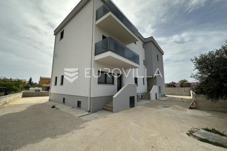 Medulin, četverosoban stan na atraktivnoj lokaciji, neto korisna površina 145 m² s 2 parkirna mjesta