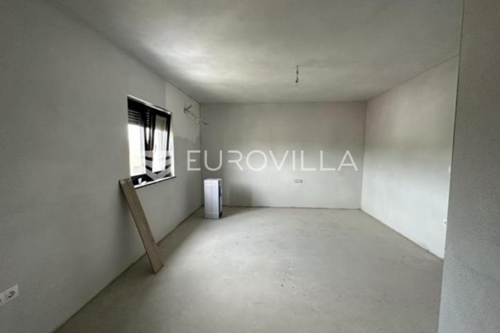 Medulin, četverosoban stan na atraktivnoj lokaciji, neto korisna površina 145 m² s 2 parkirna mjesta