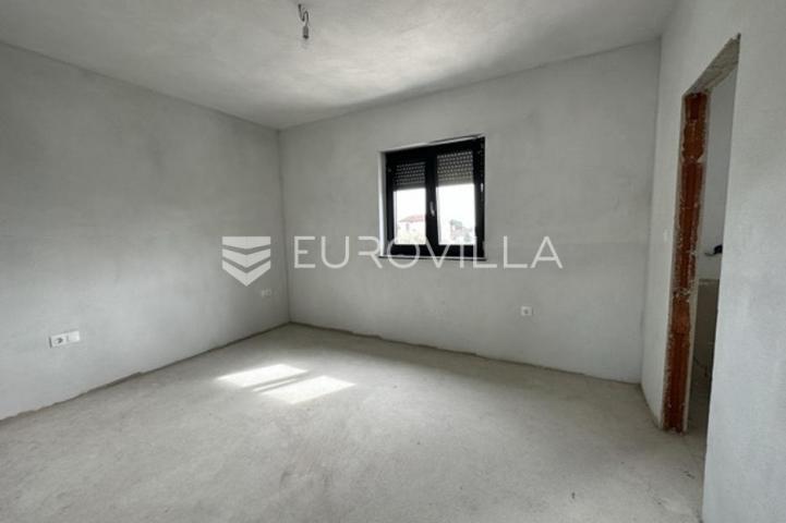 Medulin, četverosoban stan na atraktivnoj lokaciji, neto korisna površina 145 m² s 2 parkirna mjesta