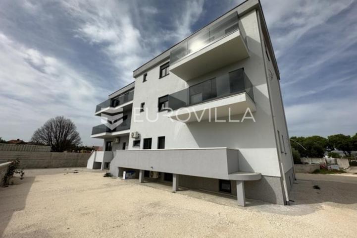 Medulin, četverosoban stan na atraktivnoj lokaciji, neto korisna površina 145 m² s 2 parkirna mjesta