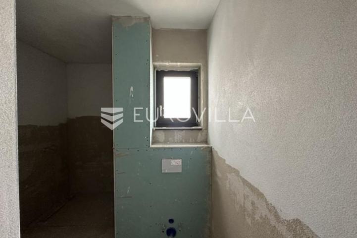 Medulin, četverosoban stan na atraktivnoj lokaciji, neto korisna površina 145 m² s 2 parkirna mjesta