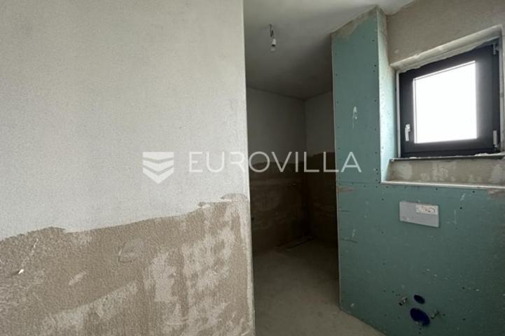 Medulin, četverosoban stan na atraktivnoj lokaciji, neto korisna površina 145 m² s 2 parkirna mjesta