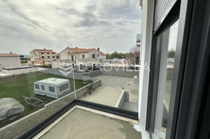 Medulin, četverosoban stan na atraktivnoj lokaciji, neto korisna površina 145 m² s 2 parkirna mjesta