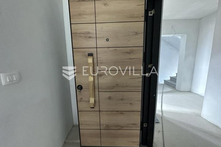 Medulin, četverosoban stan na atraktivnoj lokaciji, neto korisna površina 145 m² s 2 parkirna mjesta
