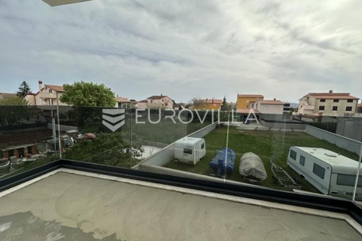 Medulin, četverosoban stan na atraktivnoj lokaciji, neto korisna površina 145 m² s 2 parkirna mjesta