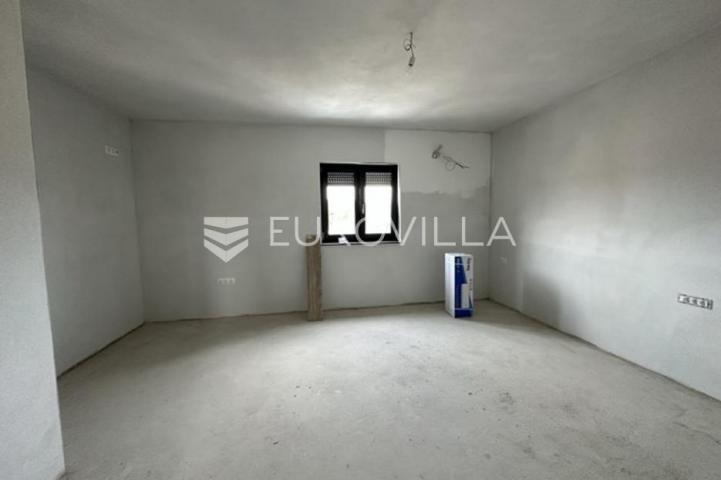 Medulin, četverosoban stan na atraktivnoj lokaciji, neto korisna površina 145 m² s 2 parkirna mjesta