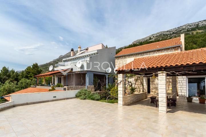 Hvar, prekrasna nekretnina na južnoj strani otoka s otvorenim pogledom na more