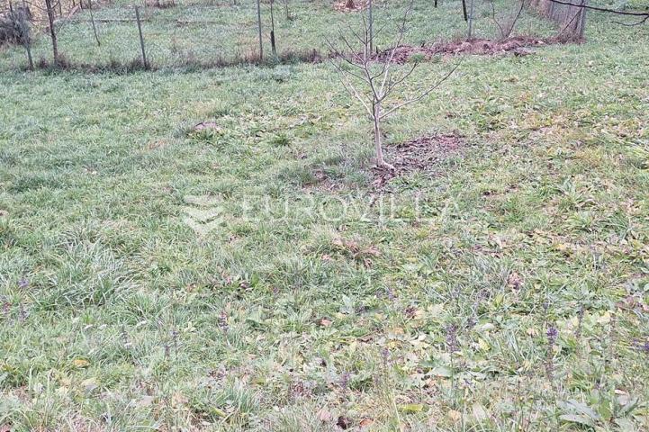 Karlovac, Zagrad, zemljište 1249 m², odlična lokacija