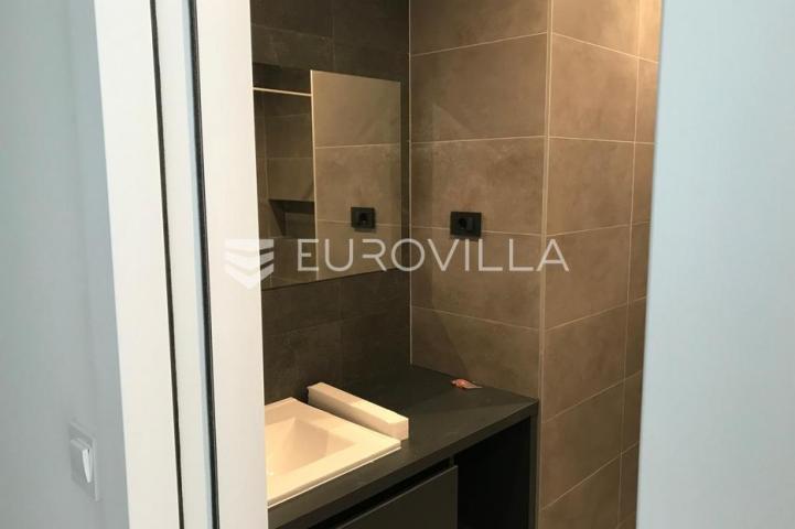 Krk, luksuzna vila od 260m2 na parceli od 885m2