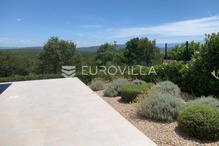 Krk, luksuzna vila od 260m2 na parceli od 885m2