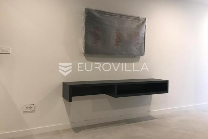 Krk, luksuzna vila od 260m2 na parceli od 885m2
