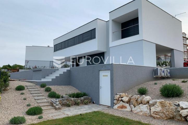 Krk, luksuzna vila od 260m2 na parceli od 885m2