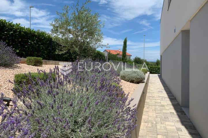 Krk, luksuzna vila od 260m2 na parceli od 885m2
