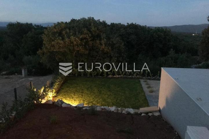 Krk, luksuzna vila od 260m2 na parceli od 885m2