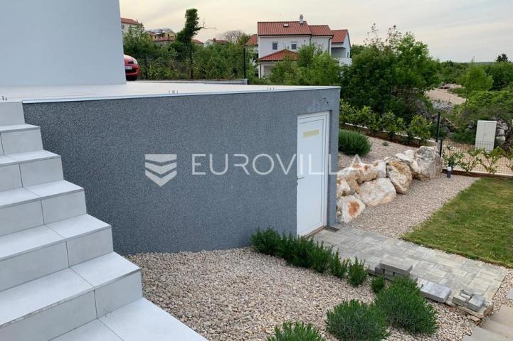 Krk, luksuzna vila od 260m2 na parceli od 885m2