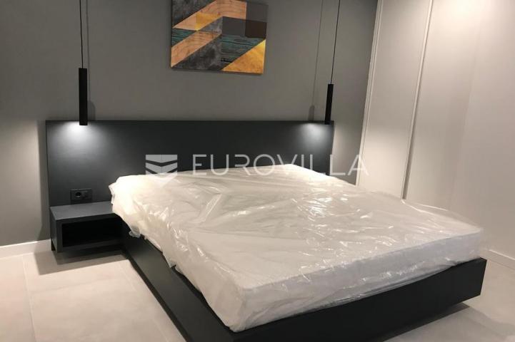 Krk, luksuzna vila od 260m2 na parceli od 885m2