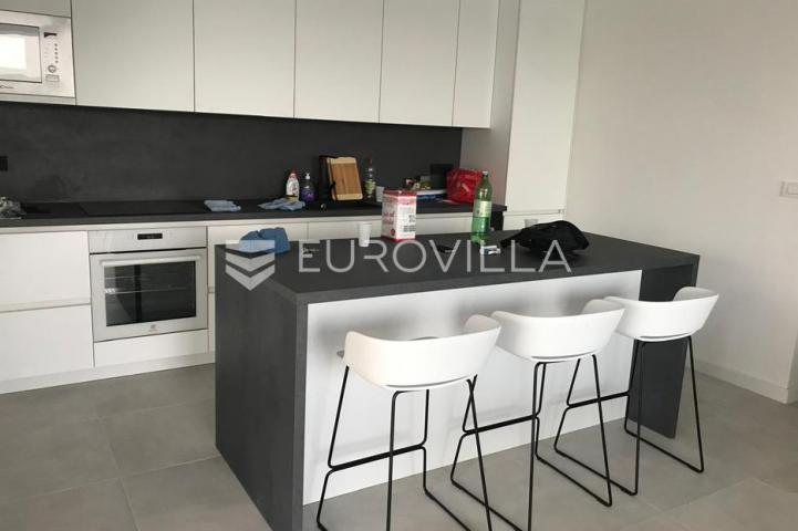 Krk, luksuzna vila od 260m2 na parceli od 885m2