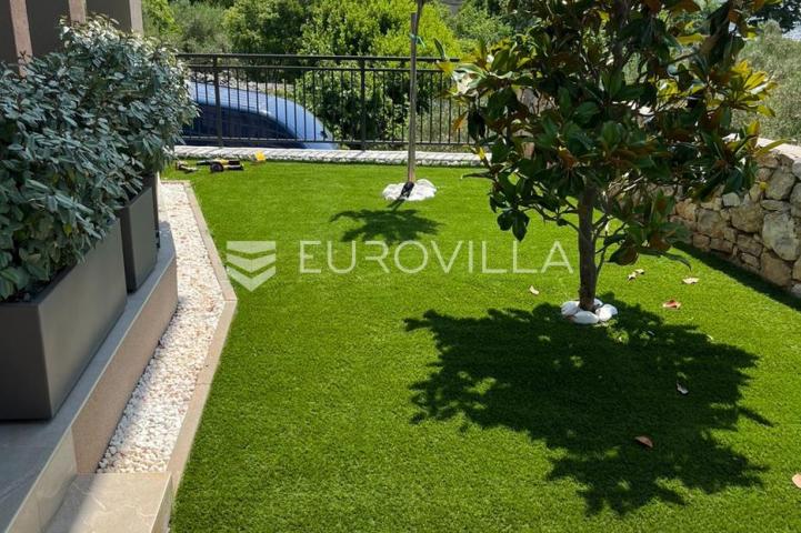 Krk, Kornić, luksuzna vila s pogledom na more i wellness zonom