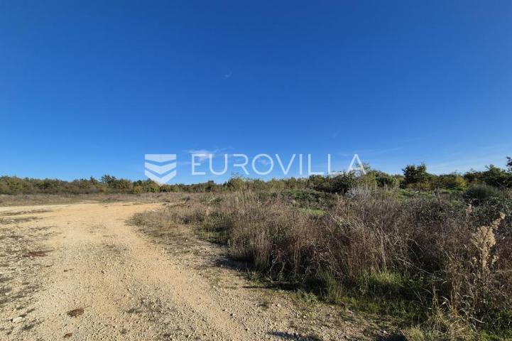 Istra, Poreč, gospodarsko zemljište u industrijskoj zoni 12.330m2