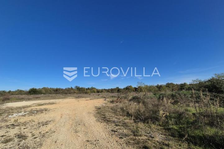 Istra, Poreč, gospodarsko zemljište u industrijskoj zoni 12.330m2