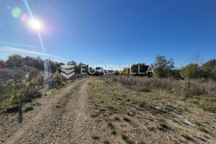 Istra, Poreč, gospodarsko zemljište u industrijskoj zoni 12.330m2
