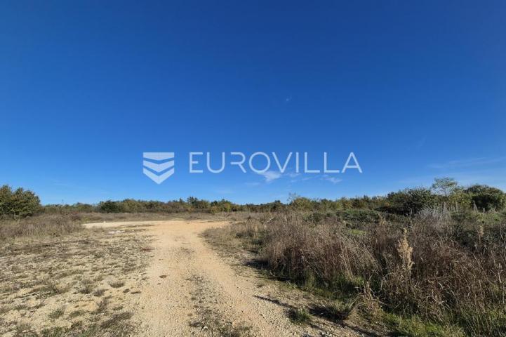 Istra, Poreč, gospodarsko zemljište u industrijskoj zoni 12.330m2