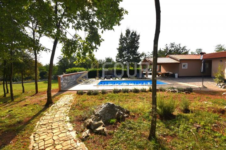 Istra, Labin, prizemnica s bazenom, mirno okruženje!