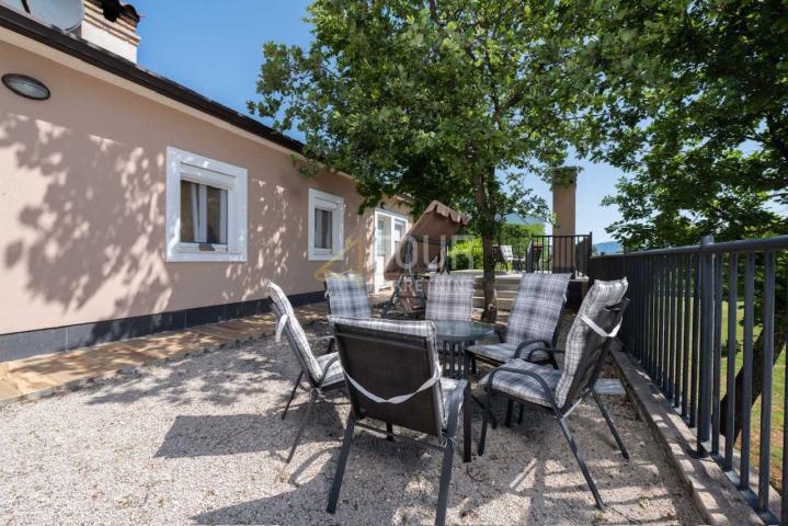 Istra, Labin, prizemnica s bazenom, mirno okruženje!