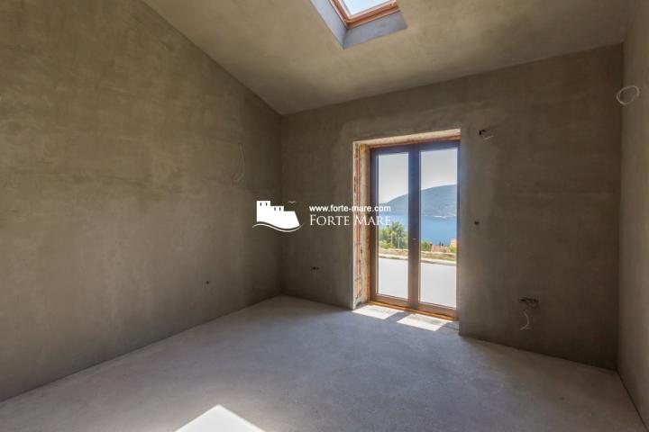 Nekretnine Crna Gora, Herceg Novi, Topla III