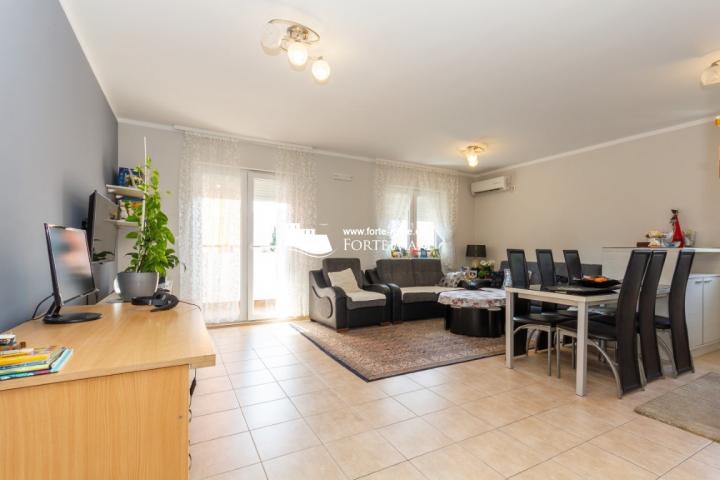Nekretnine Crna Gora, Herceg Novi, Topla II