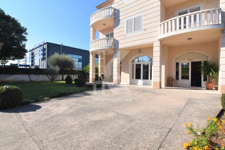Izdavanje, Kuća, Podgorica, Zelenika, 752m2