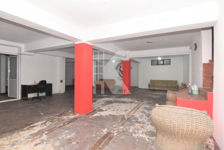 Izdavanje, Kuća, Podgorica, Zelenika, 752m2