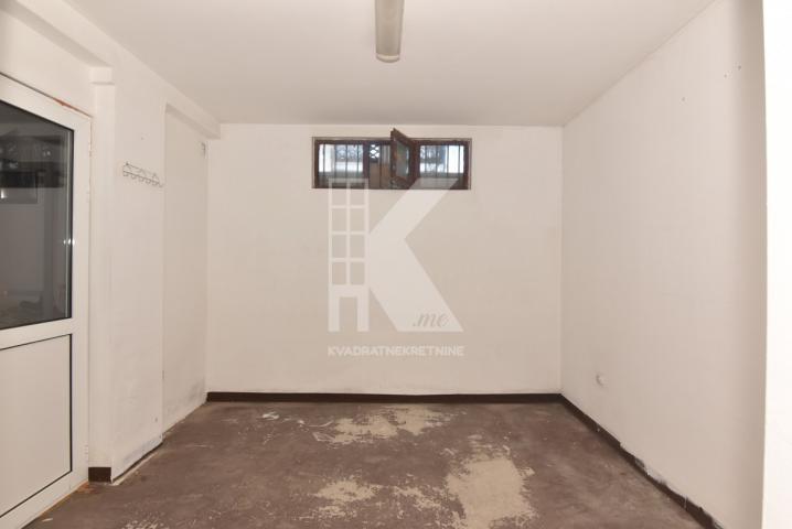 Izdavanje, Kuća, Podgorica, Zelenika, 752m2