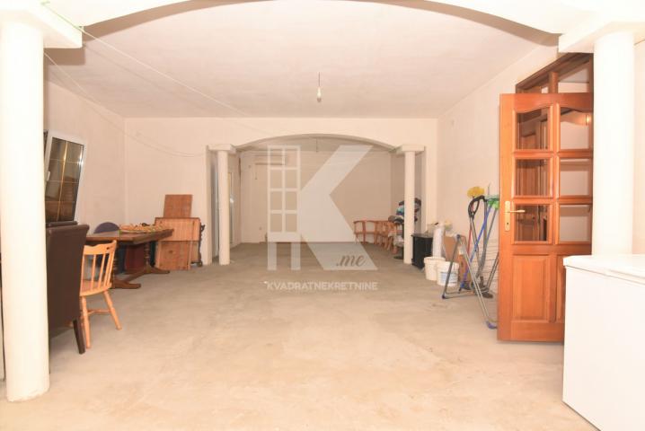 Izdavanje, Kuća, Podgorica, Zelenika, 752m2