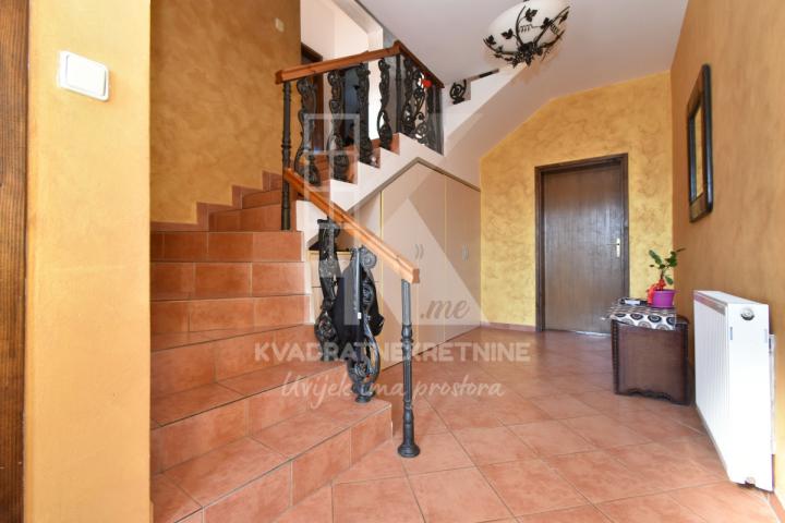 Prodaja, Kuća, Podgorica, Tološi, 500m2