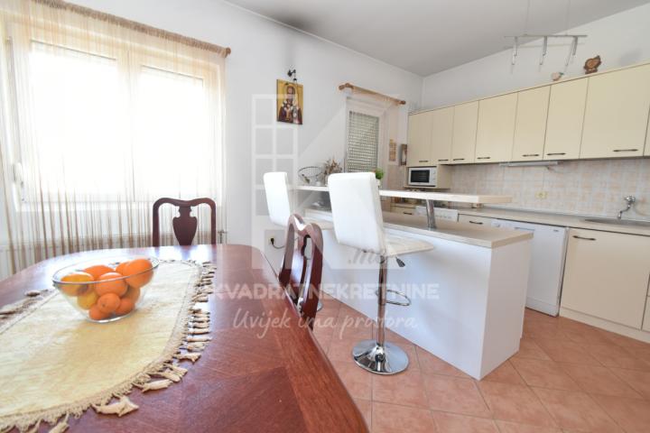 Prodaja, Kuća, Podgorica, Tološi, 500m2