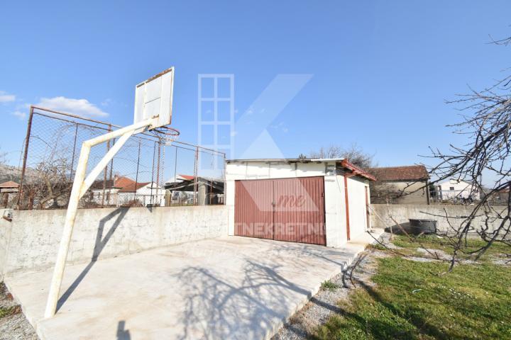 Prodaja, Kuća, Podgorica, Tološi, 500m2