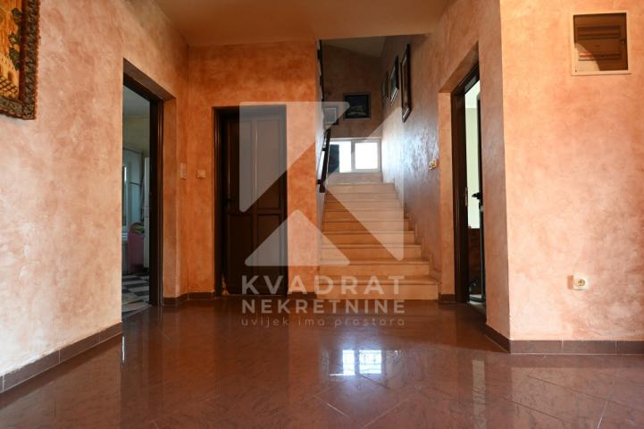 Prodaja, Kuća, Podgorica, Donja Gorica, 250m2
