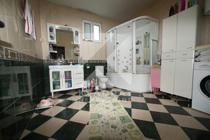 Prodaja, Kuća, Podgorica, Donja Gorica, 250m2