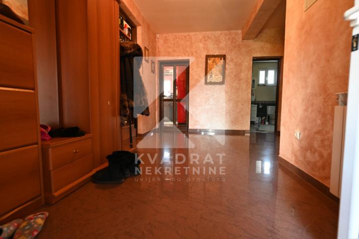 Prodaja, Kuća, Podgorica, Donja Gorica, 250m2