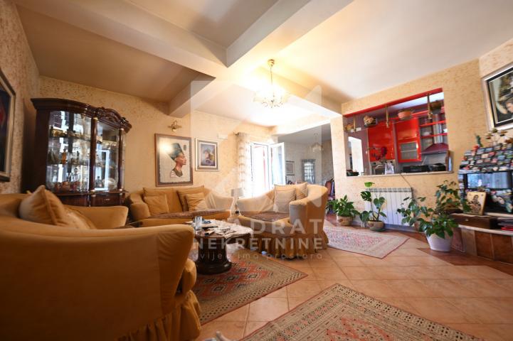 Prodaja, Kuća, Podgorica, Donja Gorica, 250m2