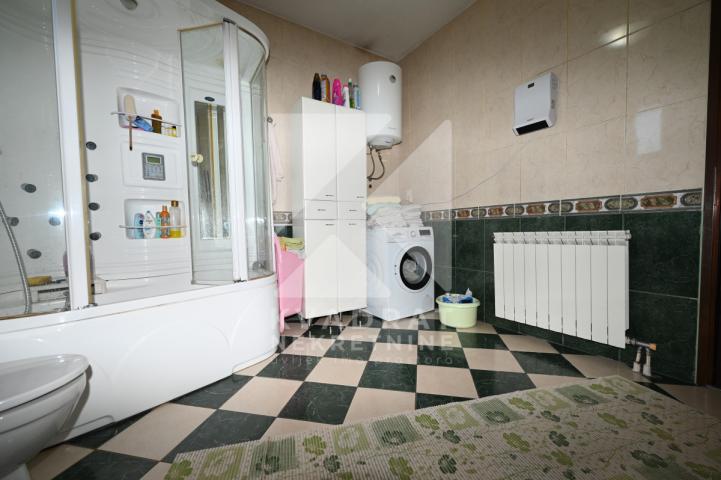 Prodaja, Kuća, Podgorica, Donja Gorica, 250m2