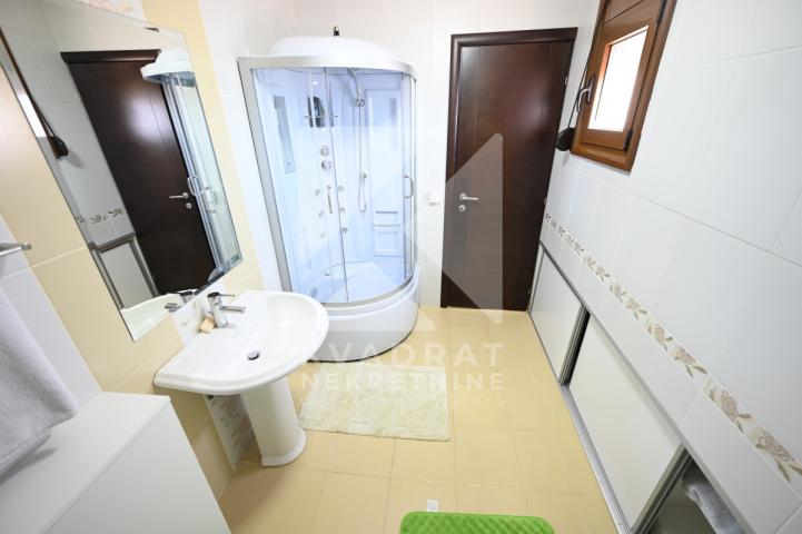 Prodaja, Kuća, Podgorica, Donji Kokoti, 388m2
