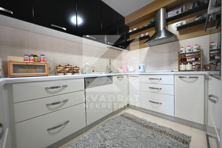 Prodaja, Kuća, Podgorica, Donji Kokoti, 388m2