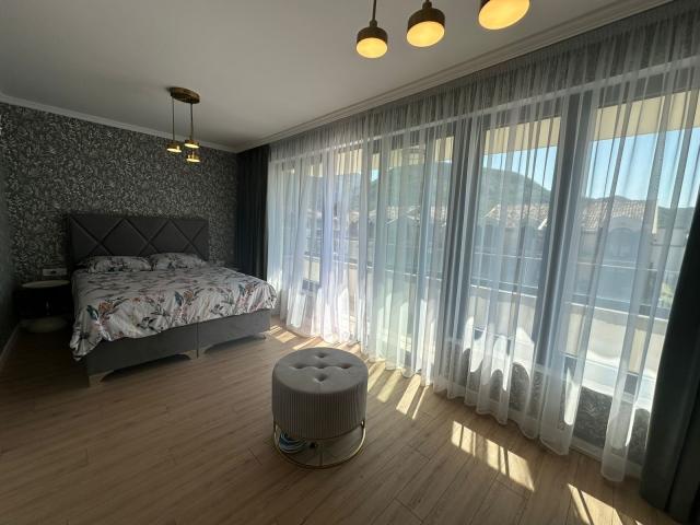 Izdavanje, Kuća, 160m2 , Kotor