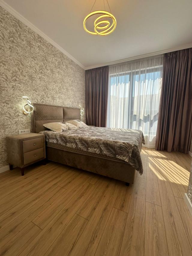 Izdavanje, Kuća, 160m2 , Kotor