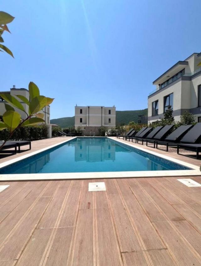 Izdavanje, Kuća, 160m2 , Kotor