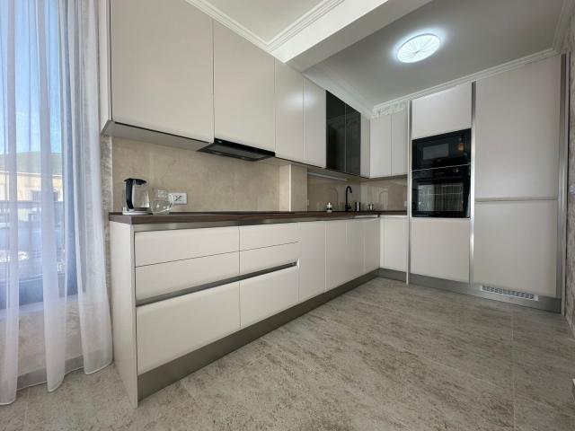 Izdavanje, Kuća, 160m2 , Kotor